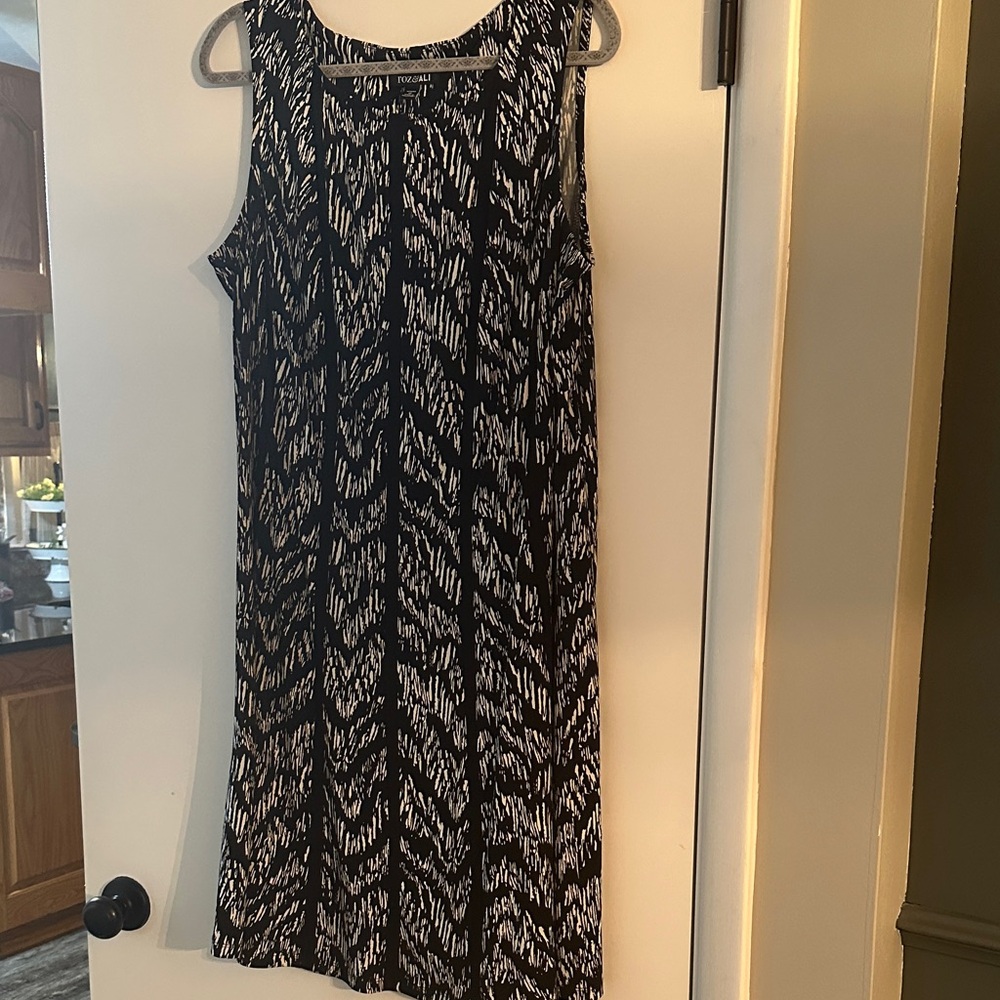 Roz & Ali Black and White Abstract Mini Dress